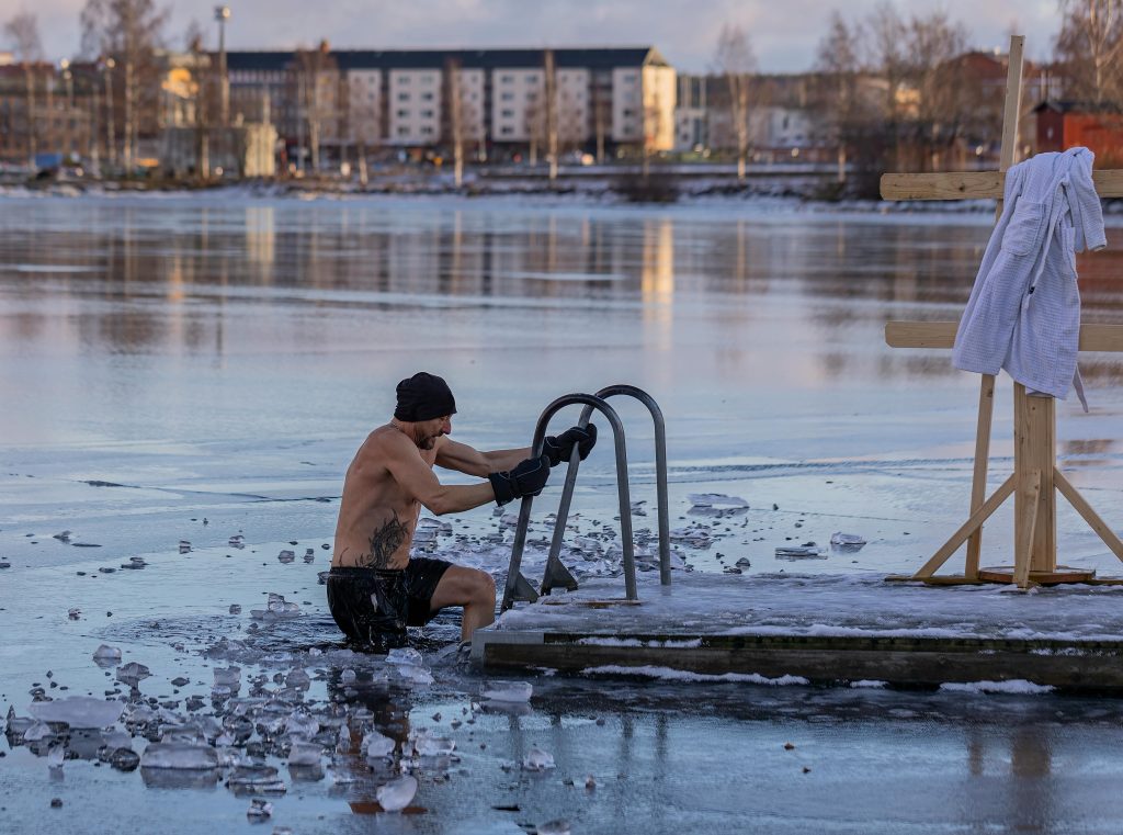 pexels-photo-14815629-14815629 Shirtless man in freezing lake near Ludvika, Sweden, captured during a winter swim. Sublime ice scenery.